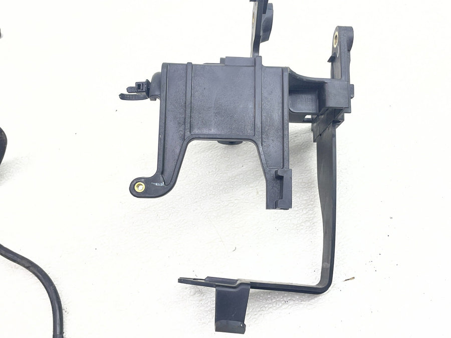 21-22 HARLEY-DAVIDSON IRON 883 XL883N PARTS HARDWARE MOUNTS HORN BATTERY TRAY