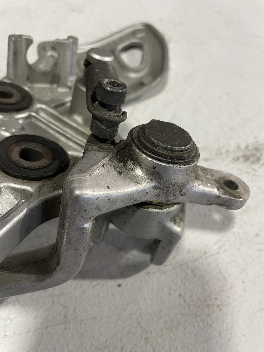 99-07 SUZUKI HAYABUSA RIGHT REARSET REAR SET DRIVER FOOT PEG REST STOP