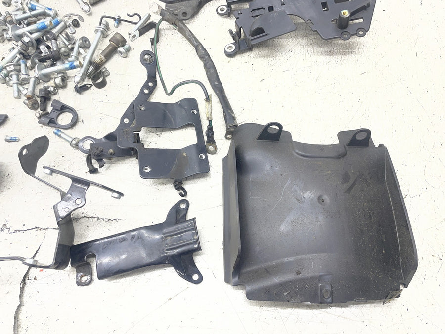 20-24 HARLEY-DAVIDSON SOFTAIL STANDARD FXST PARTS HARDWARE